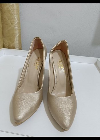 Bej Parlak Yılan Desenli Stiletto
