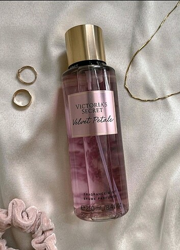 Victoria s Secret Bare vanilla+velvet petals 