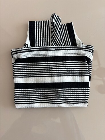 Siyah beyaz çizgili crop - Görsel 5