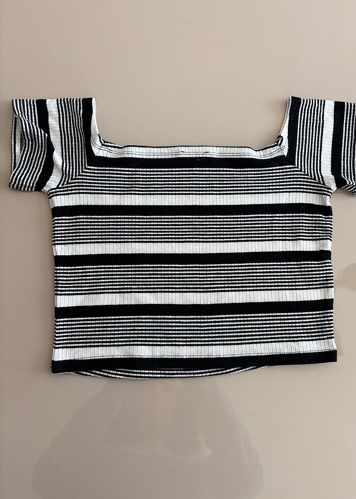 Siyah beyaz çizgili crop - Görsel 4