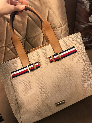 Tommy Hilfiger Kol çantası