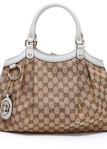 Gucci canta