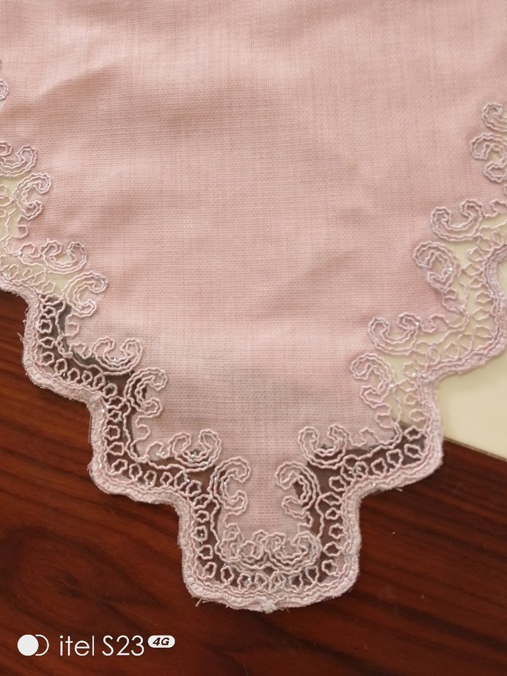 gupurlu Pembe Vintage sehpa Örtüsü - Görsel 3