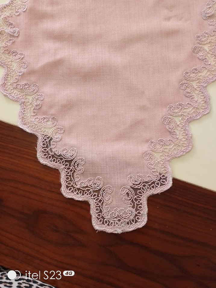 gupurlu Pembe Vintage sehpa Örtüsü - Görsel 2