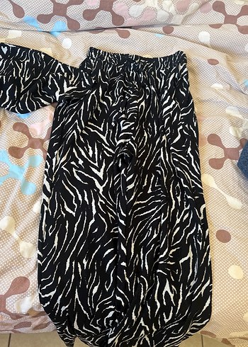 38 Beden Kısa Zebra Desenli Pilili Kadın Bluz pantolon takım
