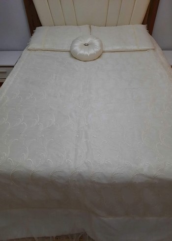 İşlemeli Beyaz Yatak Örtüsü - Görsel 7