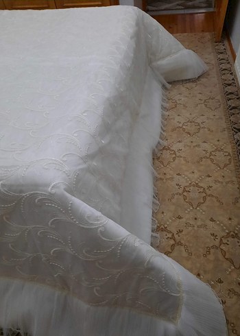 İşlemeli Beyaz Yatak Örtüsü - Görsel 4