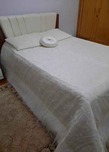 İşlemeli Beyaz Yatak Örtüsü - Görsel 2