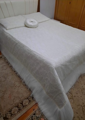 İşlemeli Beyaz Yatak Örtüsü - Görsel 3