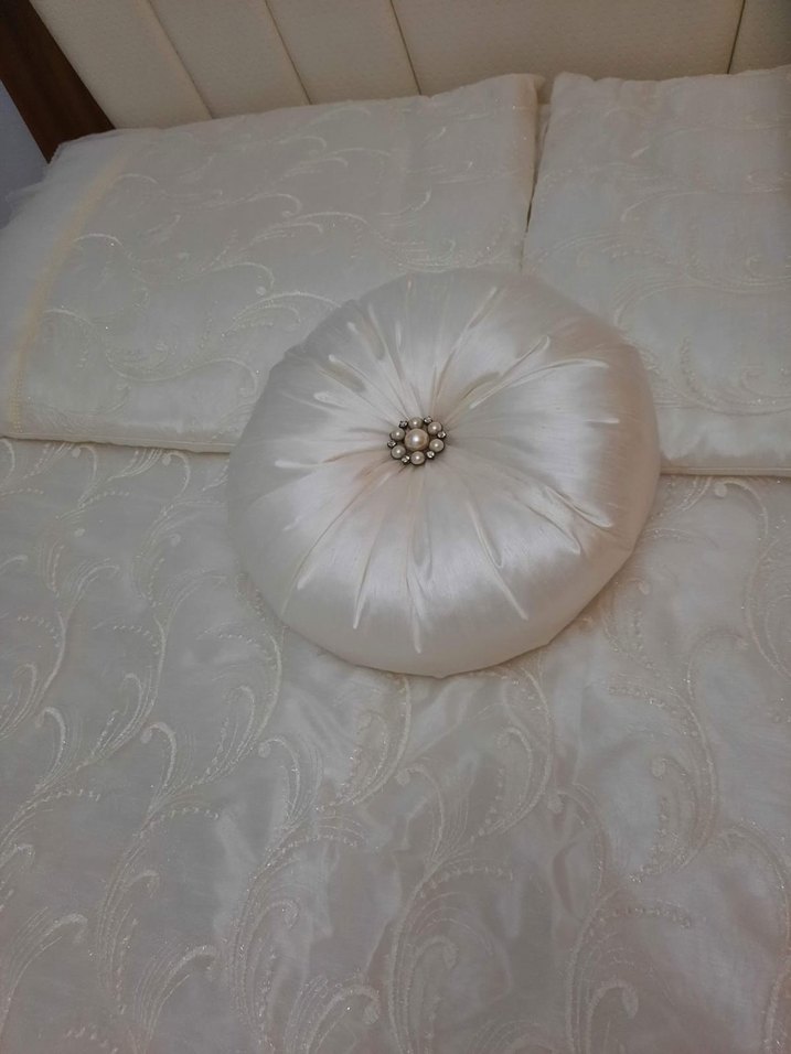 İşlemeli Beyaz Yatak Örtüsü - Görsel 5