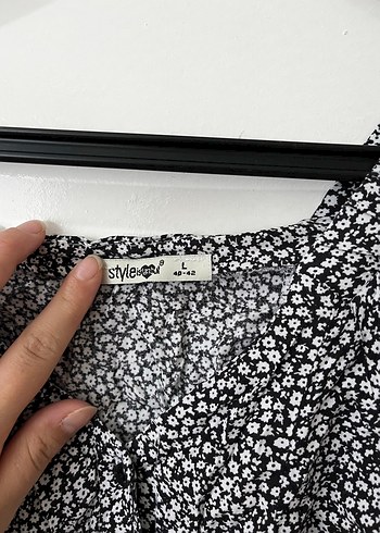 Düğmeli V Yaka Midi Gri Elbise - Görsel 2