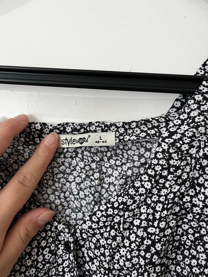 Düğmeli V Yaka Midi Gri Elbise - Görsel 2