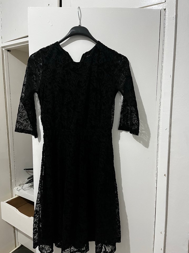 Dantel Detaylı Siyah Midi Gotik Elbise - Görsel 3