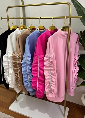 TAŞ DETAYLI KOLLARI FIRFIRLI SWEAT