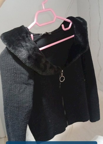 Siyah Kürklü Polo Yaka Kadın Kazak - Görsel 2