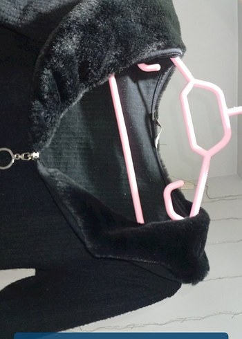 Siyah Kürklü Polo Yaka Kadın Kazak - Görsel 3