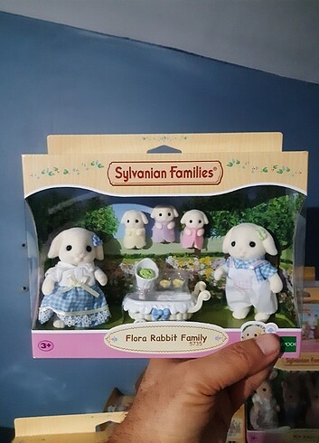 Sylvanian Families Flora Tavşan Ailesi 5735