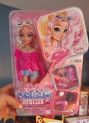 Barbie Dream Besties Barbie Malibu Bebek ve Aksesuarları HYC21