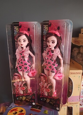 Beden Renk Monster High Draculaura Bebek Mattel