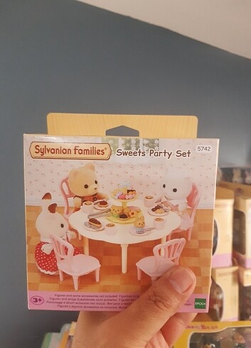 Sylvanian Families Tatlı Parti Masa Sandalye Seti 5742