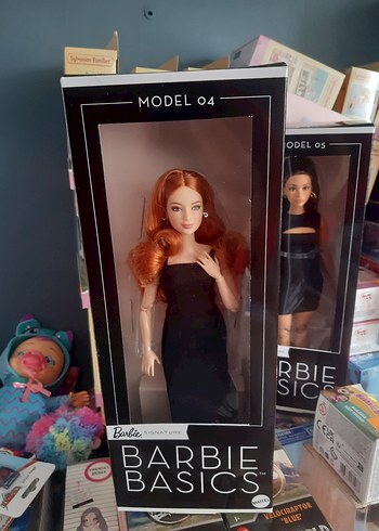 Barbie Basics İkonik Koleksiyon Bebeği Model 04 JBH74