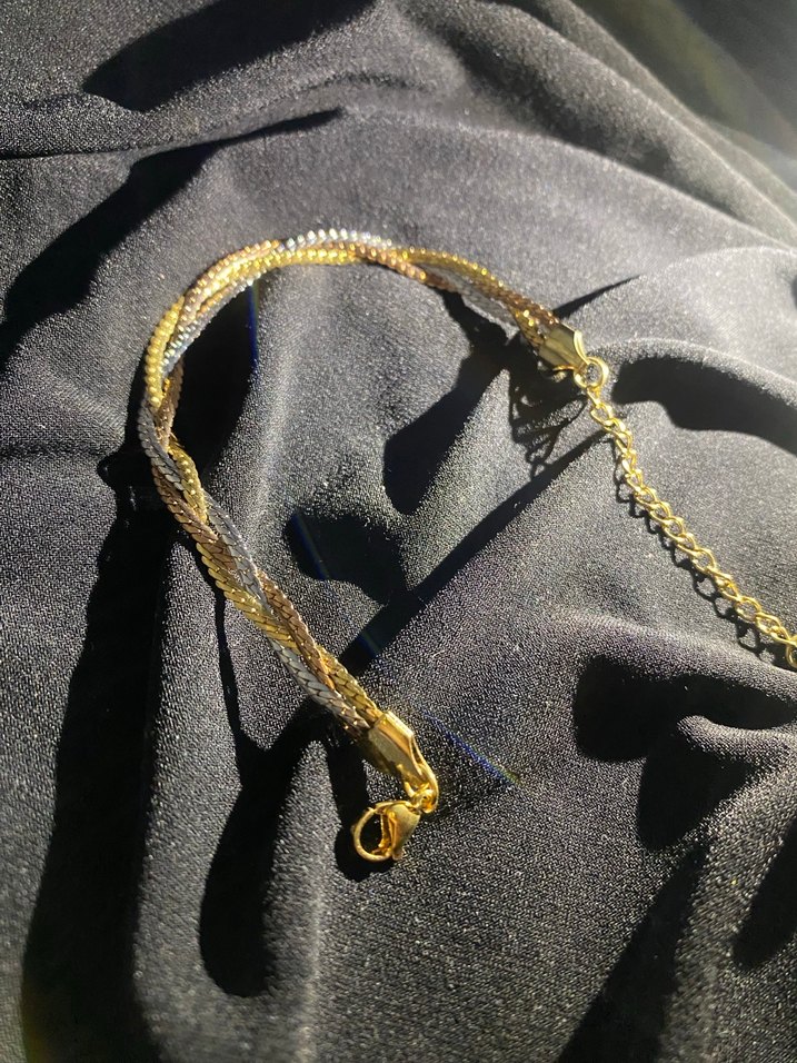 Zincir Detaylı Altın Renk Kadın Bileklik - Görsel 3