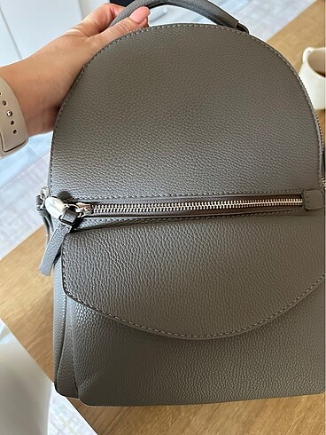 Stradivarius sırt çantası