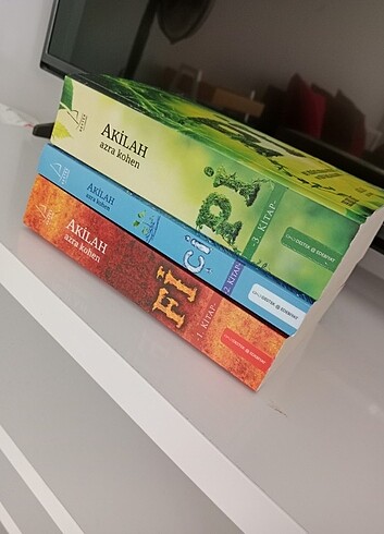 Kitap üçlü