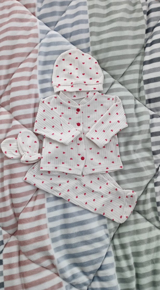 Kalp Desenli Beyaz Bebek Pijama Takımı - Görsel 2