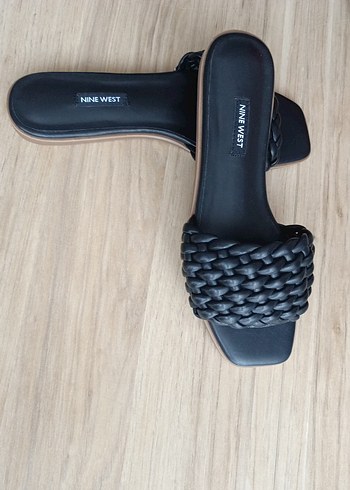 Nine West Siyah Pliseli Blok Topuk Kadın Terlik