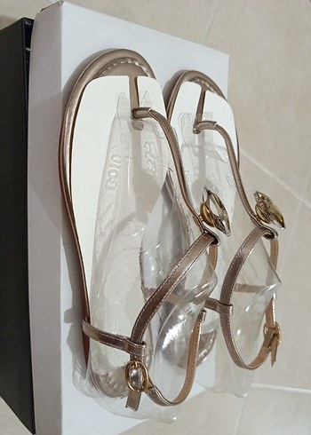 Bej Parlak topuksuz Kadın Sandalet - Görsel 2