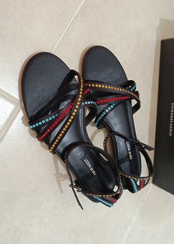 Boncuk Detaylı Çok Renkli Dolgu Topuksuz Kadın Sandalet - Görsel 4