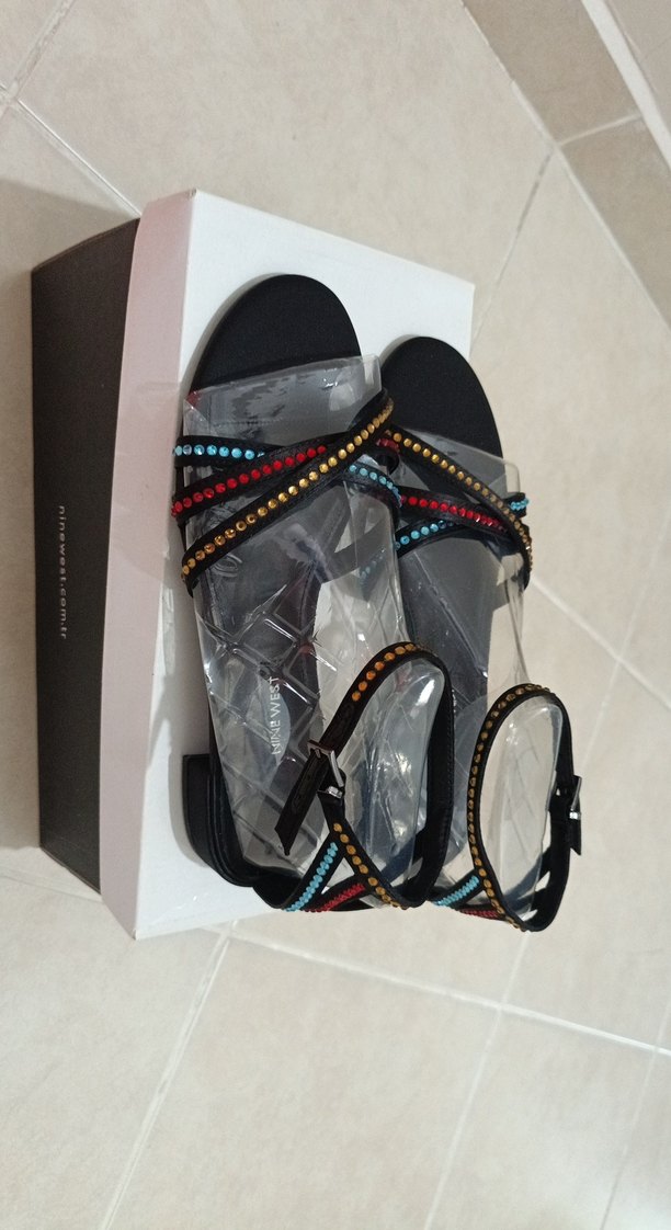 Boncuk Detaylı Çok Renkli Dolgu Topuksuz Kadın Sandalet - Görsel 2