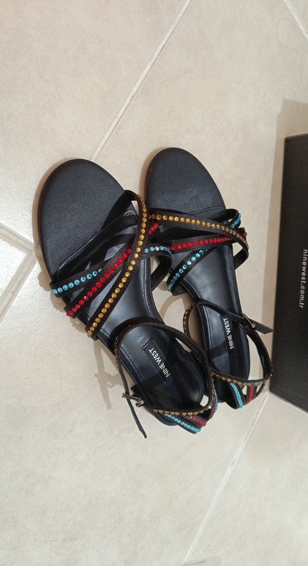 Boncuk Detaylı Çok Renkli Dolgu Topuksuz Kadın Sandalet - Görsel 4