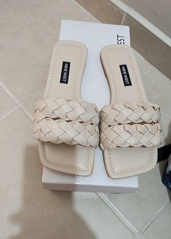 Nine West Bej Örgü Detaylı Kadın Terlik