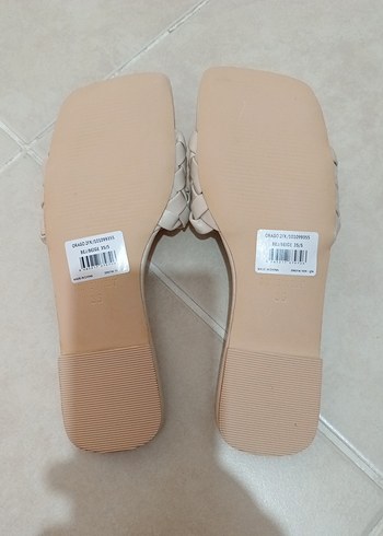 35 Beden Nine West Bej Örgü Detaylı Kadın Terlik