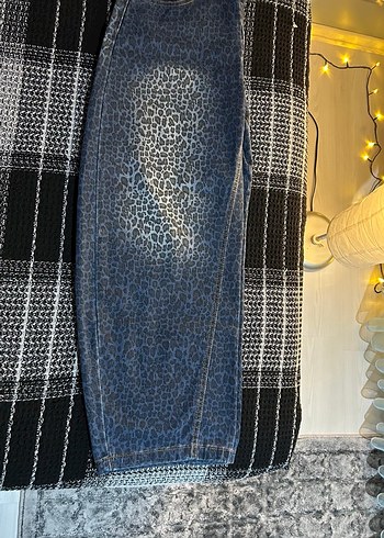 Koyu Mavi Leopar Desenli Bol Kesim Kadın Kot - Görsel 2