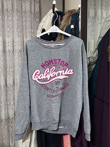 Sweatshirt