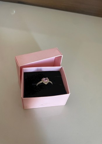 Pembe kalplı Kadın Yüzük