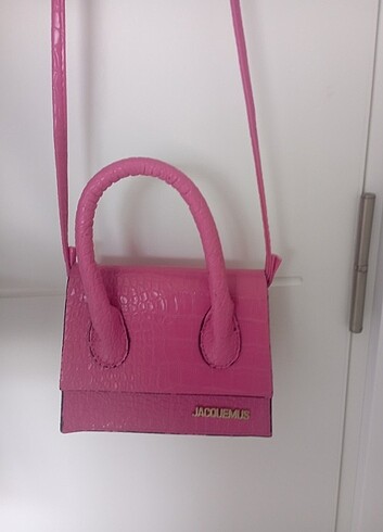 Pembe çanta