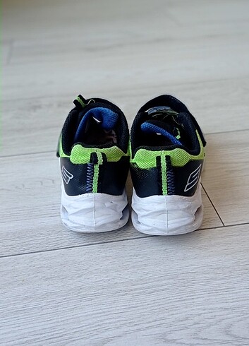 32 Beden Skechers orijinal ayakkabi