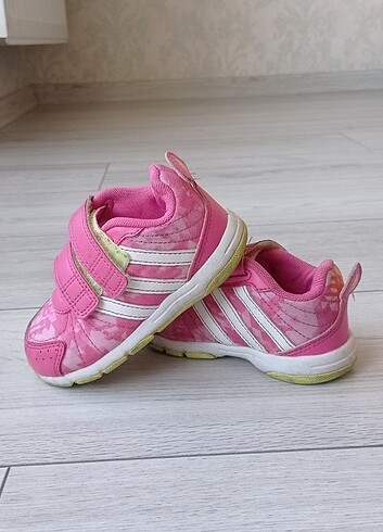 22 Beden pembe Renk Adidas bebek ayakkabisi