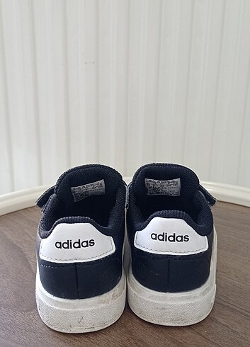 22 Beden siyah Renk Adidas ayakkabi