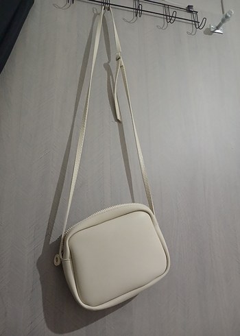 Beyaz Minimalist Kadın Deri Çapraz Çanta