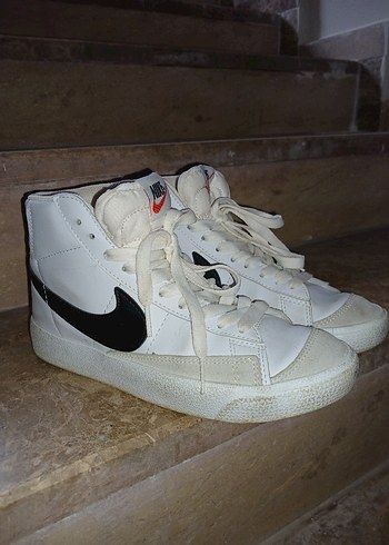 Nike Beyaz Siyah Bağcıklı Spor Ayakkabı