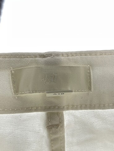 44 Beden beyaz Renk H&M Düz Kesim %70 İndirimli.
