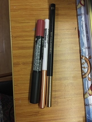 Golden Rose Matte Lipstick Crayon