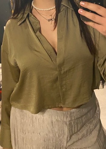 Stradivarius Haki Saten Crop Gömlek - Görsel 2