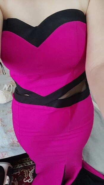Straplez Pencere Detaylı Pembe Abiye