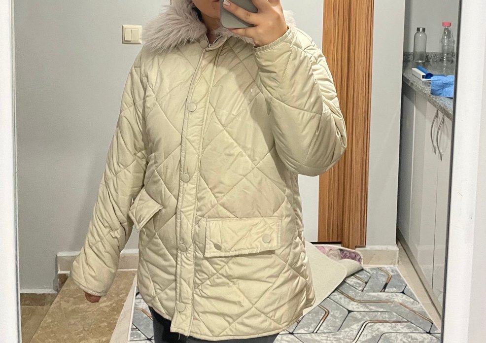 Kürk Detaylı Bej Kadın Kışlık Mont - Görsel 3